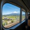 東海道新幹線の車窓から見える美しい富士山